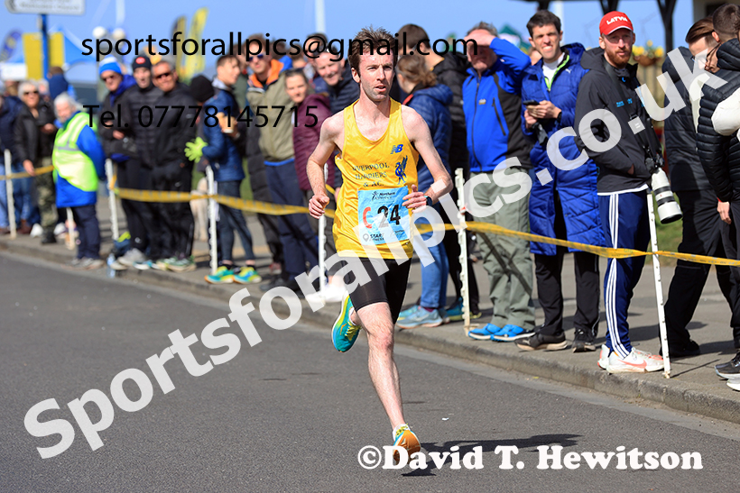 Senior mens Northern 12 Stage Road Relay, 2025 Northern 12 and 6 Stage Road Relays and Junior 5k, Redcar. Photo: David T. Hewitson/Sports for All Pics